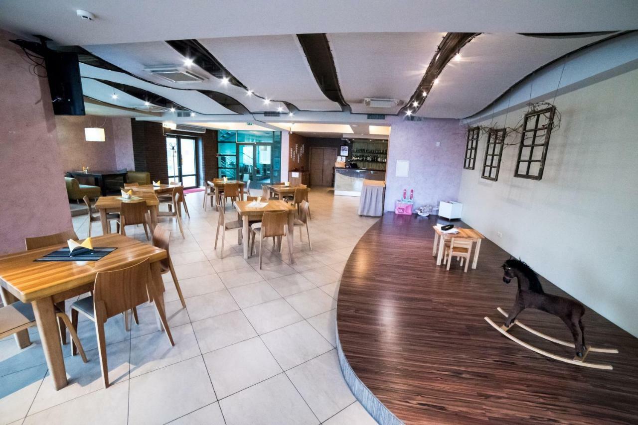 Hotel Tigra Priekuļi Εξωτερικό φωτογραφία